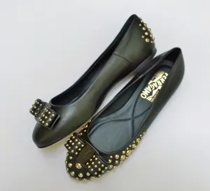 Ferragamo Varinaroc Black Leather Gold Studs Bow Shoes Flats C Wide Width